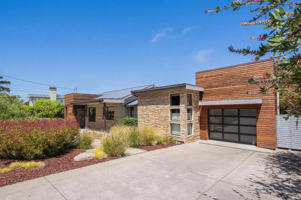 Pacific Grove, CA 93950,1142 Crest AVE