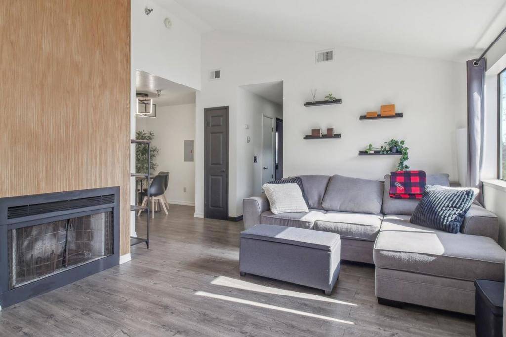 San Mateo, CA 94401,711 S Bayshore BLVD #23
