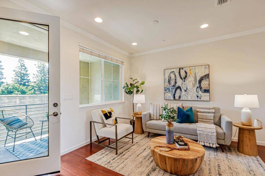San Jose, CA 95123,6215 White Moonstone CT