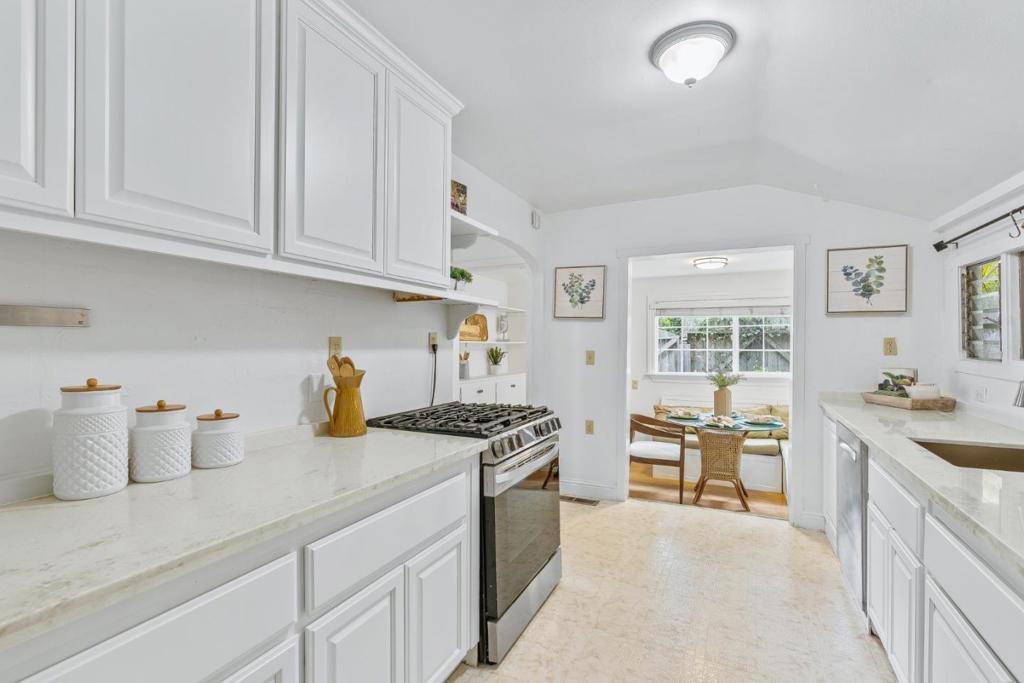 Santa Cruz, CA 95060,1960 La Madrona DR