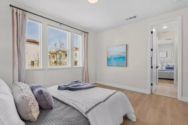 Sunnyvale, CA 94085,718 Santa Cecilia TER