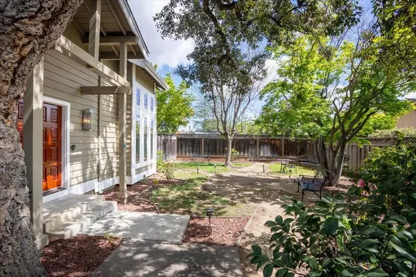 Cupertino, CA 95014,10202 Vista DR