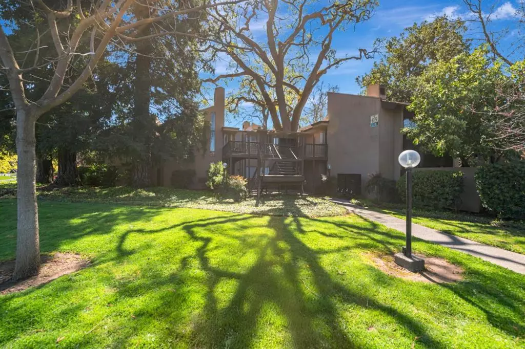 Sacramento, CA 95825,879 E Woodside LN #5