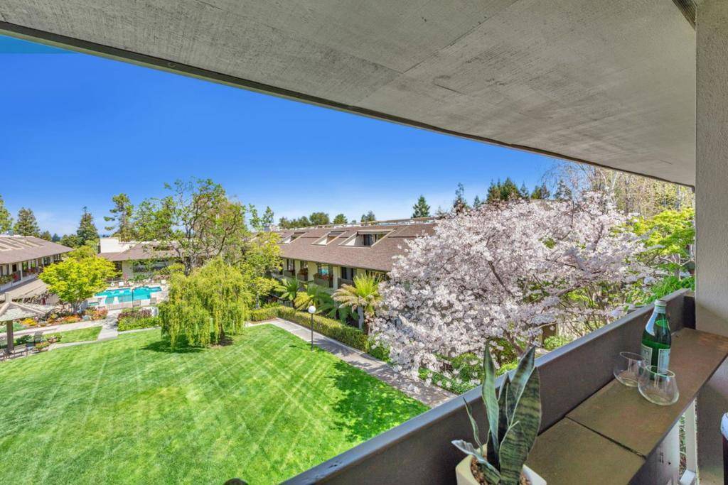2140 Santa Cruz AVE #D207, Menlo Park, CA 94025