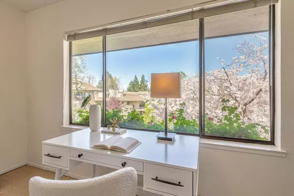 Menlo Park, CA 94025,2140 Santa Cruz AVE #D207