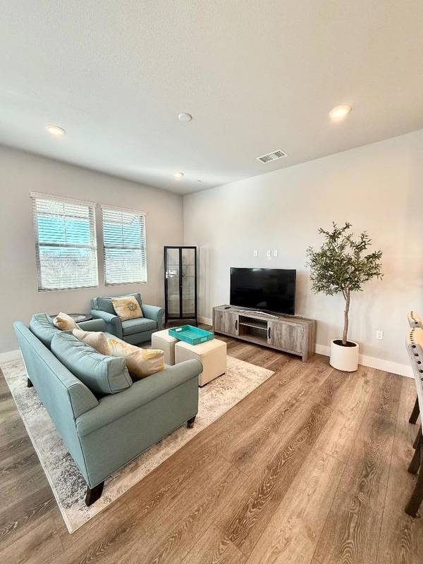 Davis, CA 95616,1661 Spring ST #424