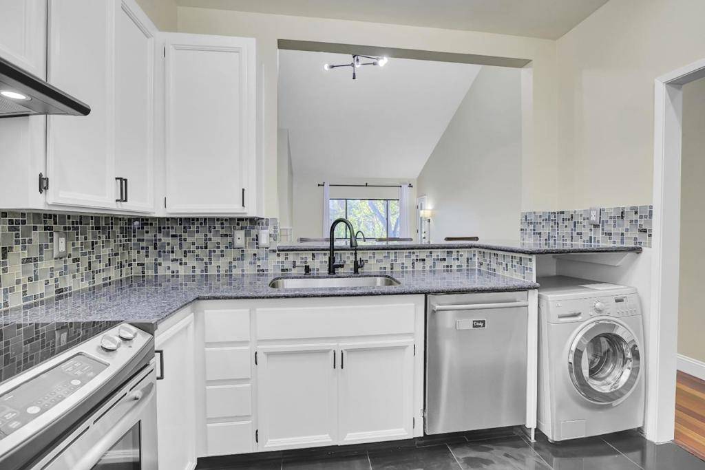 San Jose, CA 95129,4691 Albany CIR #137