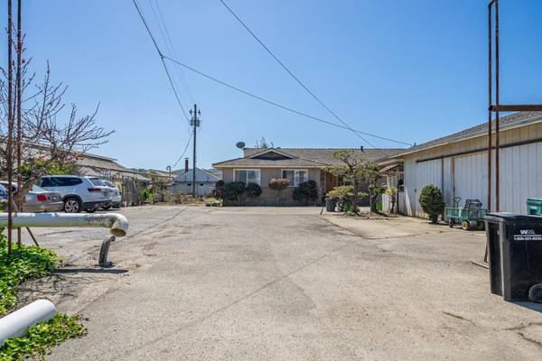 Royal Oaks, CA 95076,2 Lewis RD