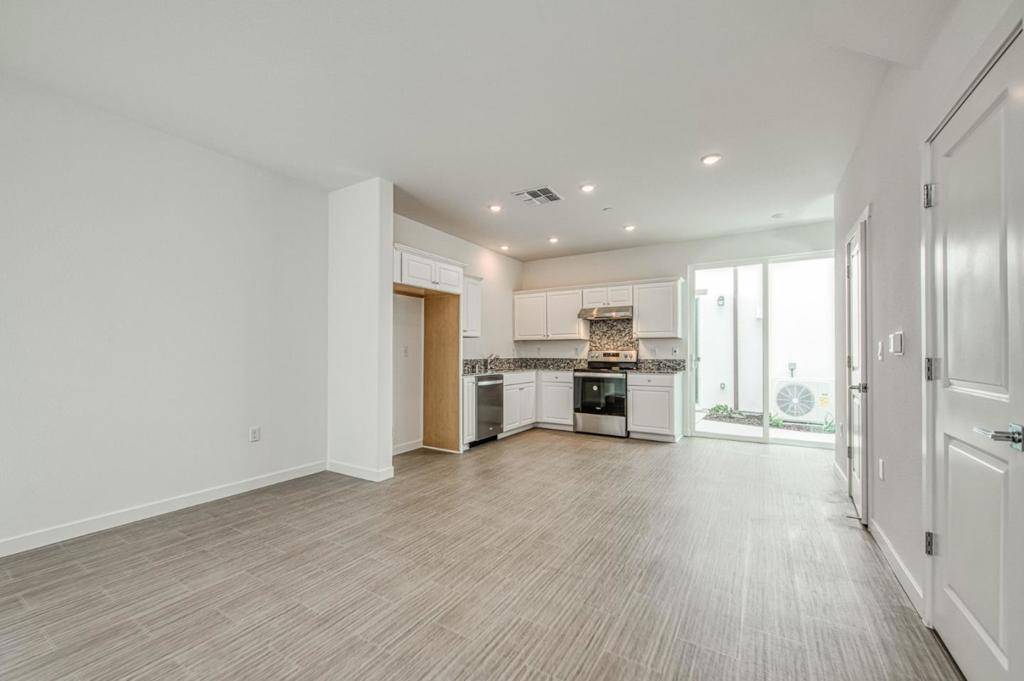 Marina, CA 93933,2999 Minaret WAY #D