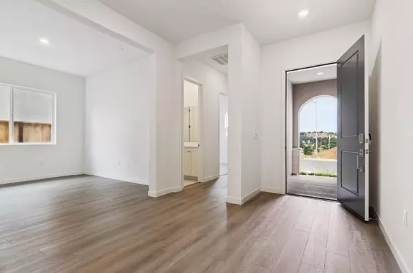 Vallejo, CA 94591,8078 Waterfall LN