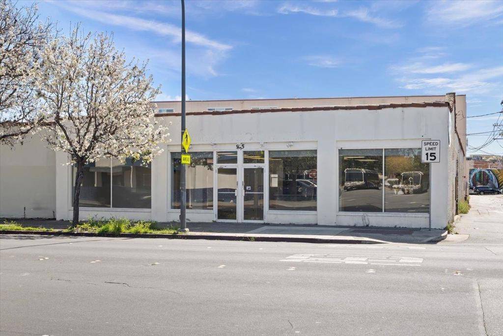 Redwood City, CA 94063,935965 Brewster AVE
