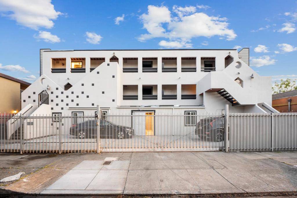 441 W Macarthur BLVD #4, Oakland, CA 94609