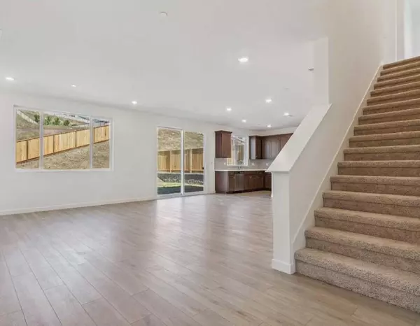 Vallejo, CA 94591,8094 Waterfall LN