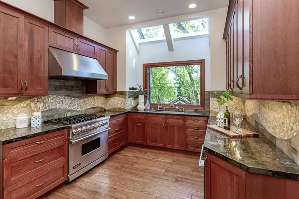 Portola Valley, CA 94028,128 Los Trancos CIR