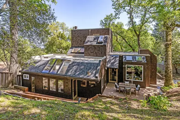 Portola Valley, CA 94028,128 Los Trancos CIR