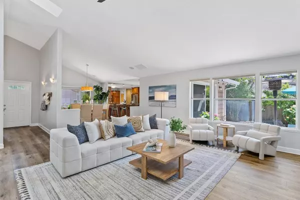 Santa Cruz, CA 95060,405 Esmeralda DR