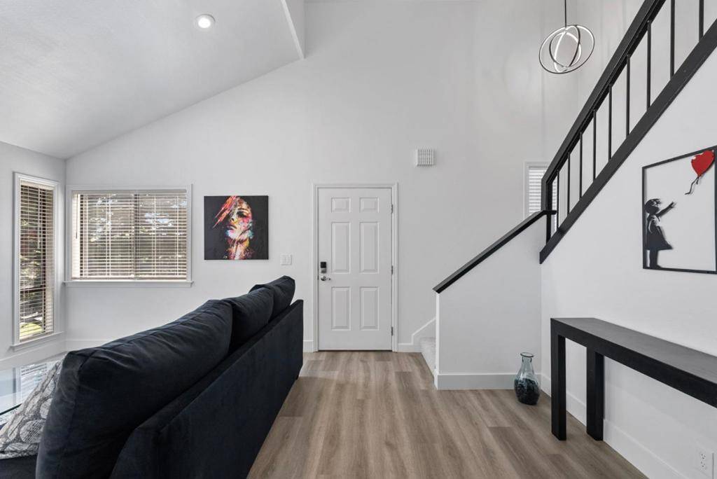 Sausalito, CA 94965,130 Cypress PL