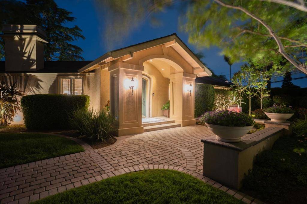 3231 Fieldcrest DR, Sacramento, CA 95821