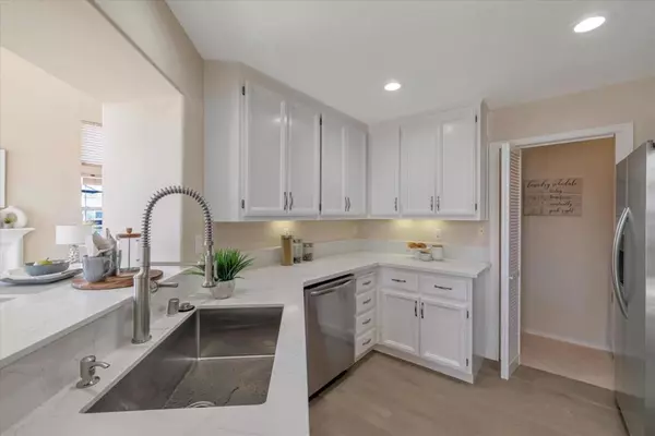 Redwood City, CA 94065,585 Shoal CIR
