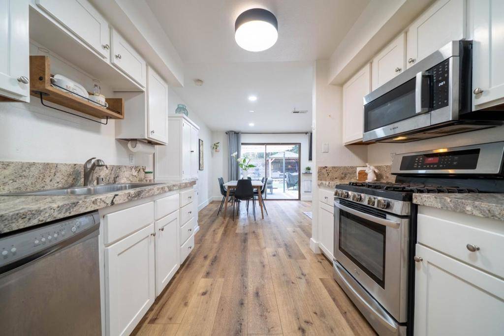 2327 17th AVE, Santa Cruz, CA 95062
