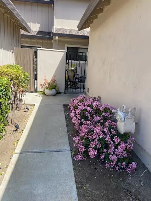 Hollister, CA 95023,270 Joes LN