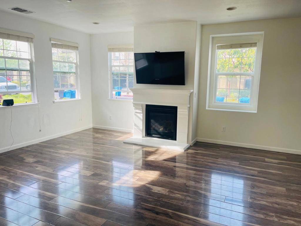 Gilroy, CA 95020,74 Caspian WAY