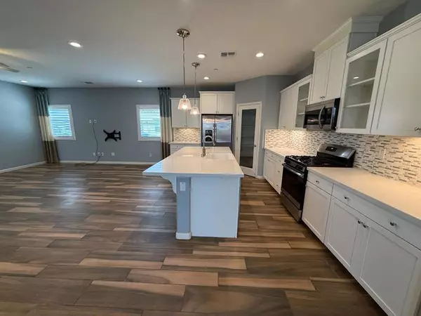 Los Banos, CA 93635,830 Auction ST