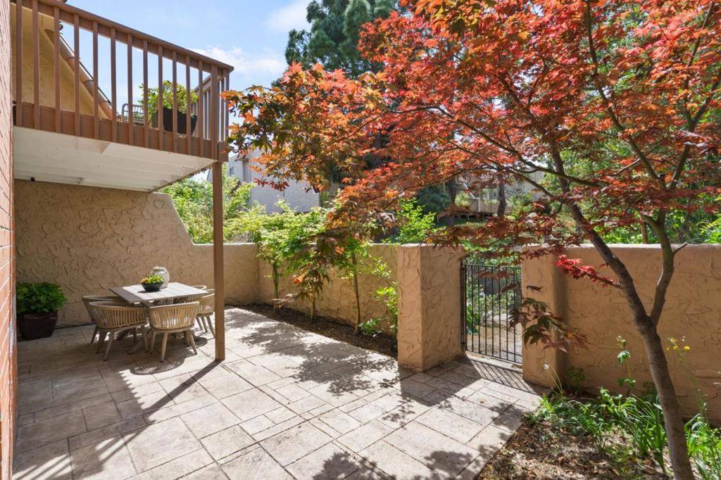 Los Gatos, CA 95032,283 Casitas Bulevar