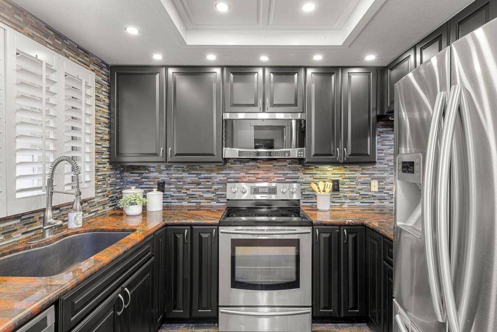 Morgan Hill, CA 95037,260 W Dunne AVE #4