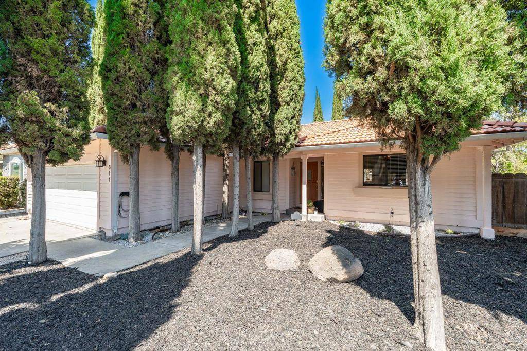611 Tennis LN, Tracy, CA 95376