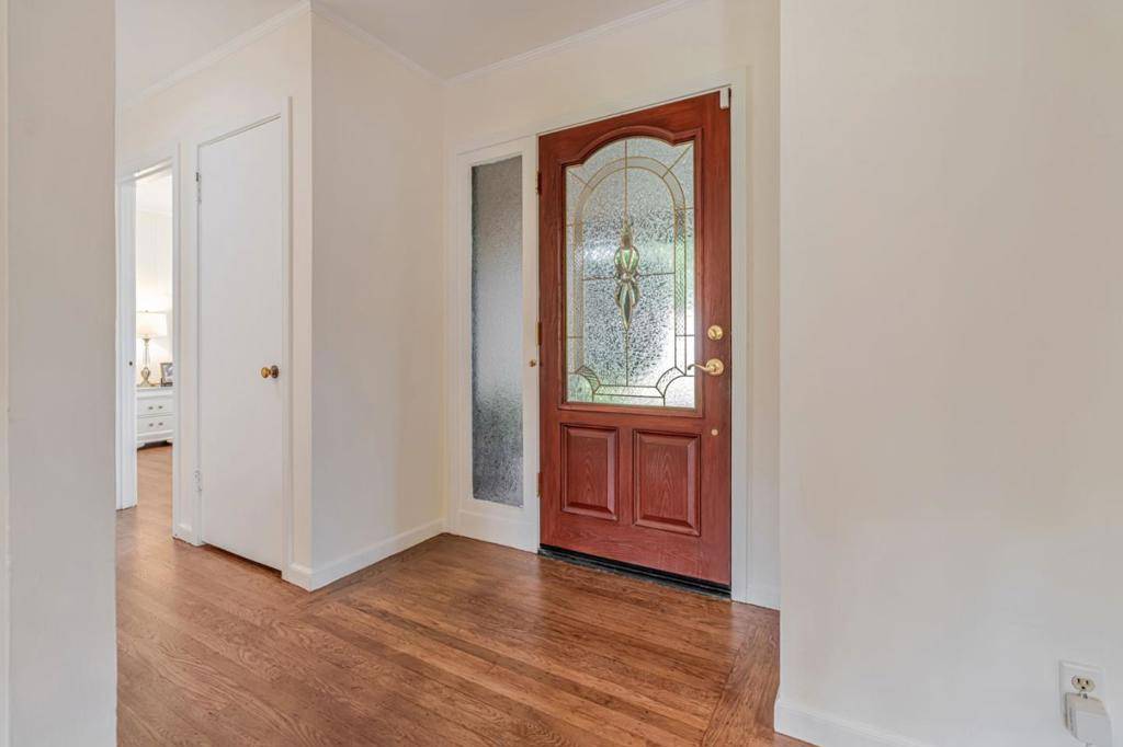 Millbrae, CA 94030,18 Queen Anne CT