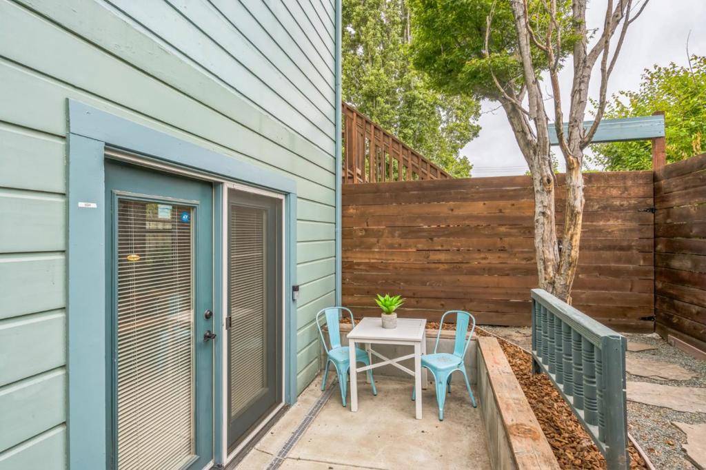 Oakland, CA 94609,696 29th ST