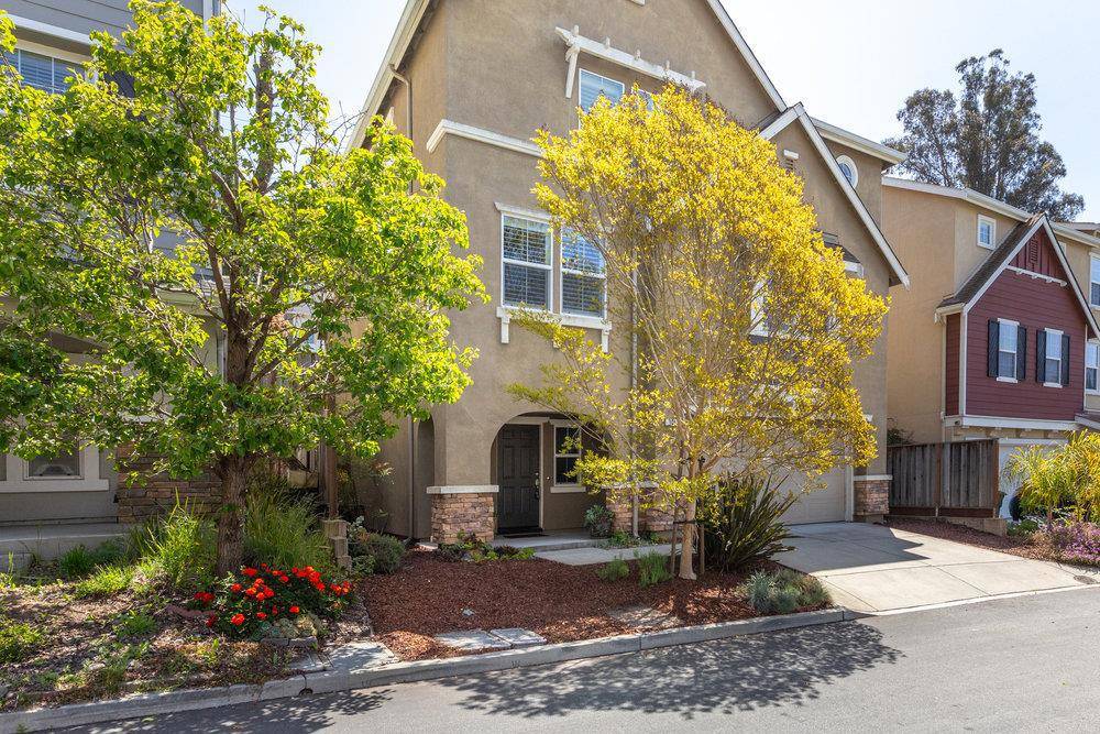 Santa Cruz, CA 95060,104 Meadowview LN