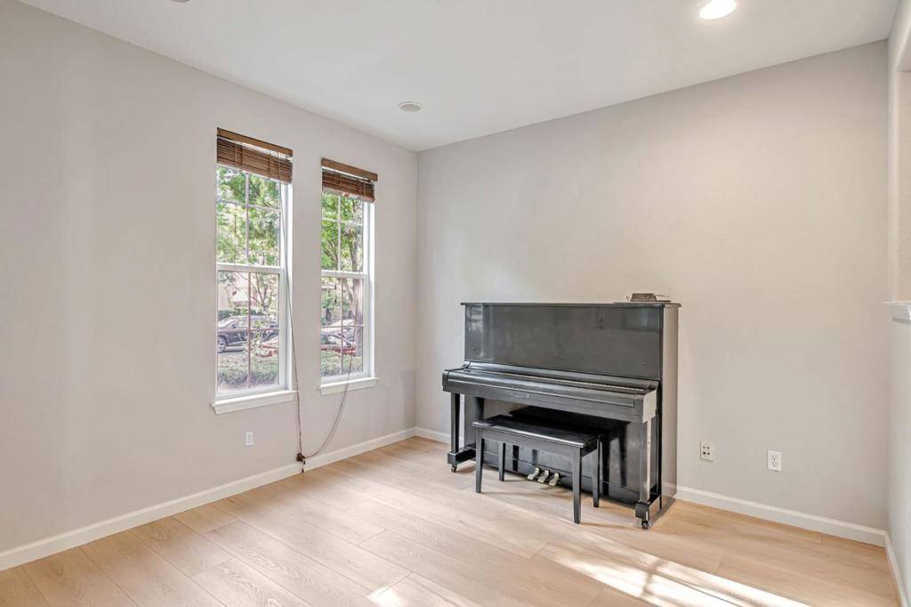 Mountain House, CA 95391,184 S Sonrisa ST