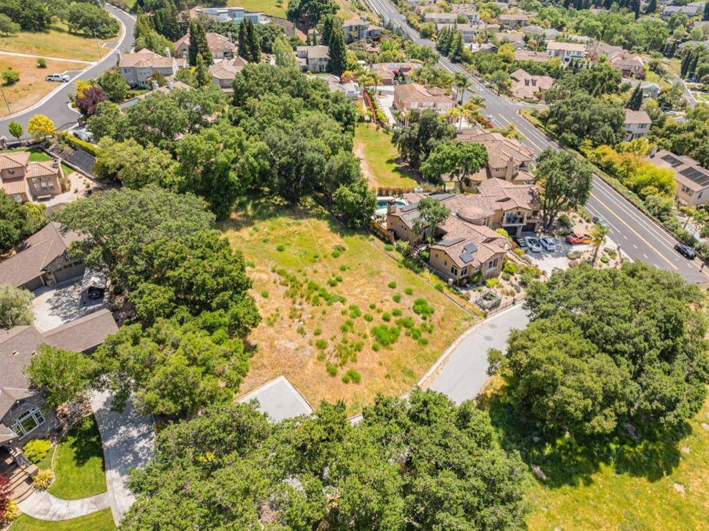 Gilroy, CA 95020,2391 Mantelli DR