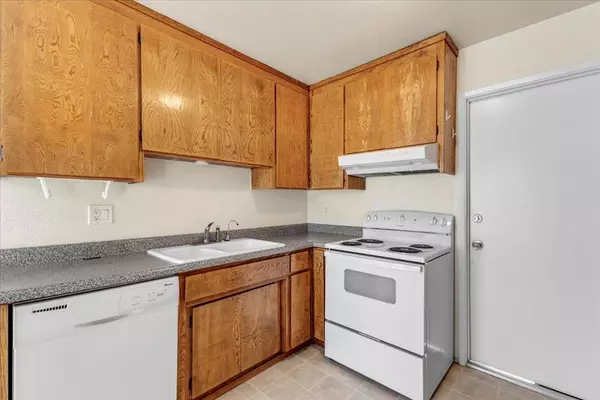 Salinas, CA 93906,1656 Seville ST