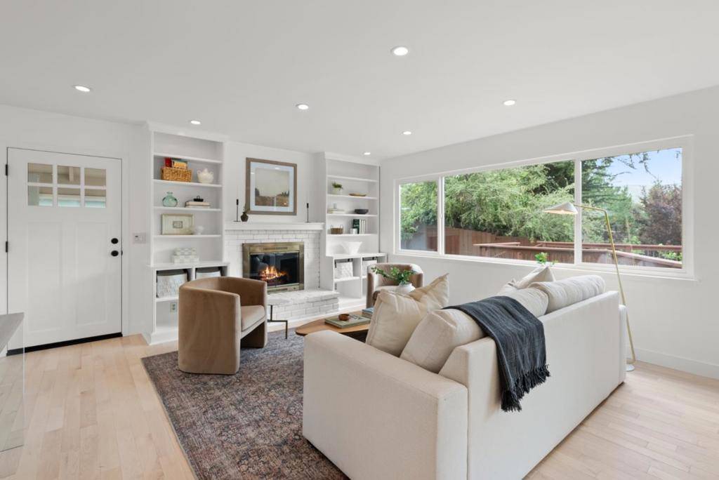 Pacifica, CA 94044,1165 Banyan WAY
