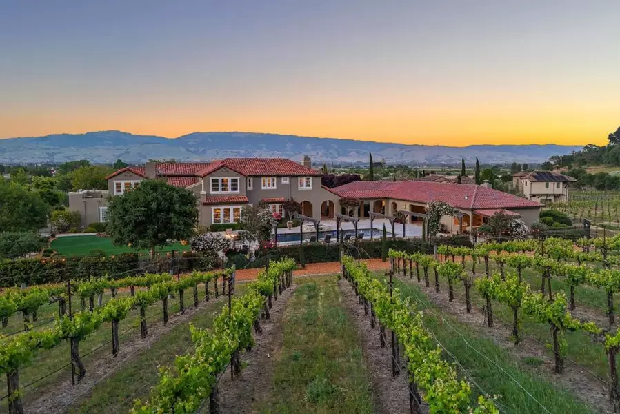 1405 Lakeview CT, San Martin, CA 95046