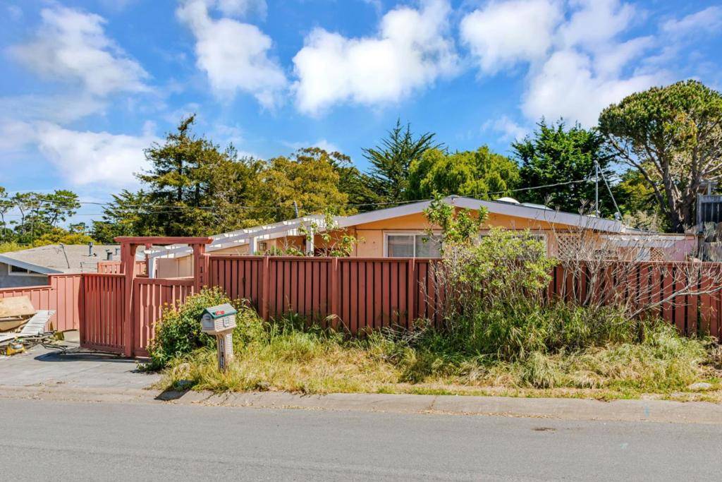 Pacific Grove, CA 93950,1113 Patterson LN