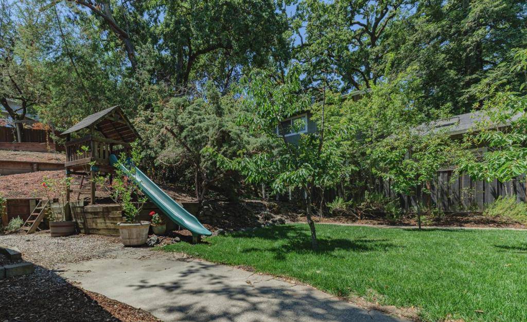 Redwood City, CA 94062,2123 Edgewood RD