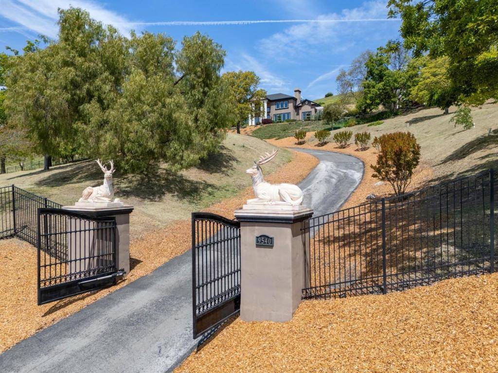 Gilroy, CA 95020,9540 Via Del Oro