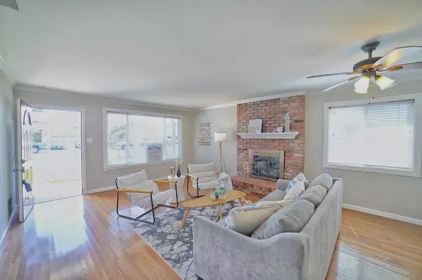 Half Moon Bay, CA 94019,335 Grove ST