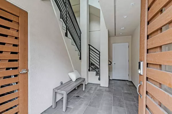 Los Gatos, CA 95032,16009 Bartlett CT