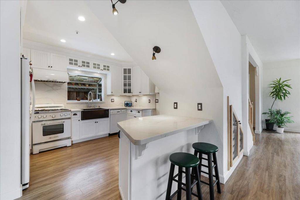 Santa Cruz, CA 95062,334 Park WAY