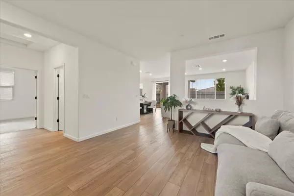 Galt, CA 95632,829 Crow Creek CIR