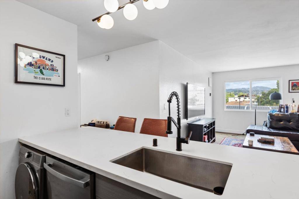 Oakland, CA 94610,360 Vernon ST #304