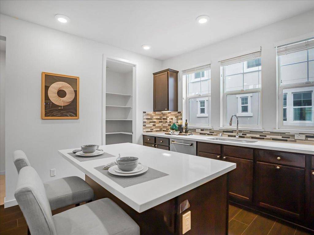 Sunnyvale, CA 94085,813 Galt TER #3