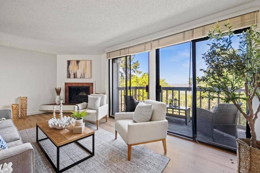 70 Forest Ridge RD #22, Monterey, CA 93940
