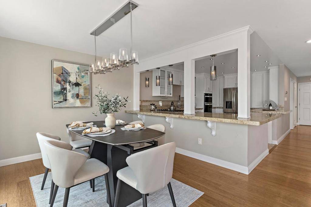 San Carlos, CA 94070,11 Mayflower LN #242