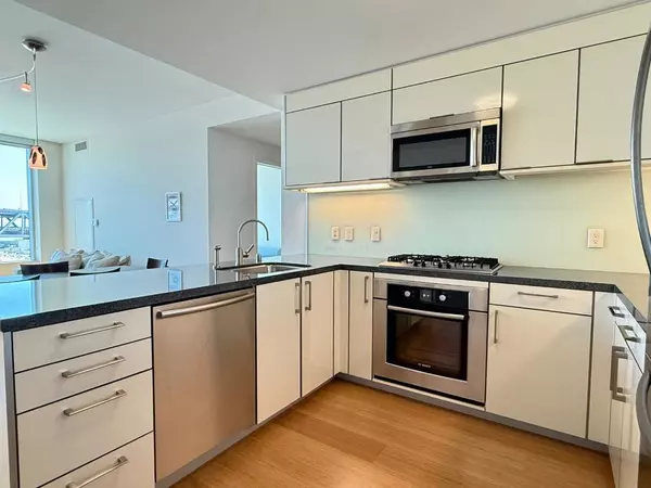 San Francisco, CA 94105,338 Spear ST #16E